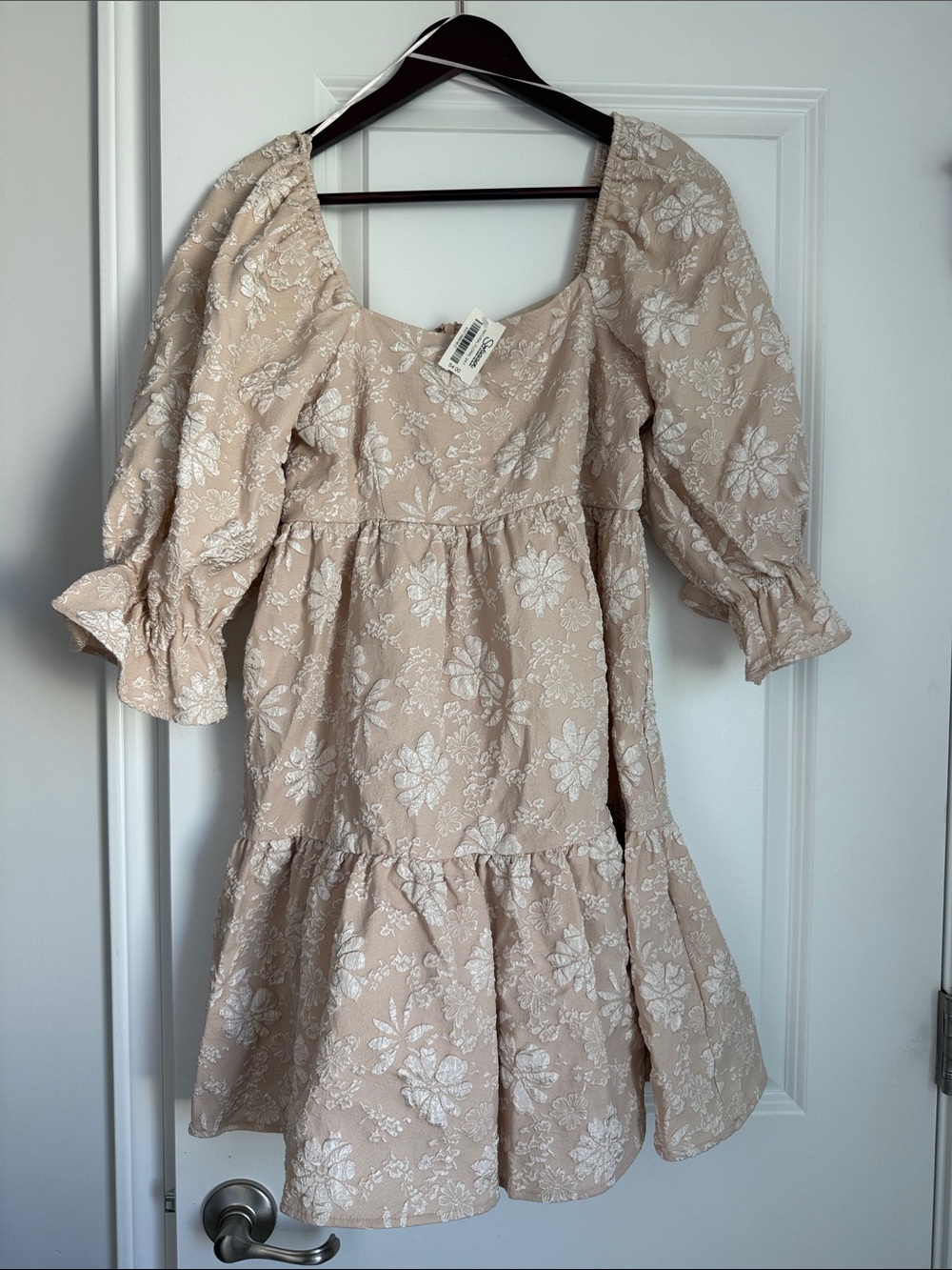 entro Beige Floral Puff-Sleeve Tiered Dress